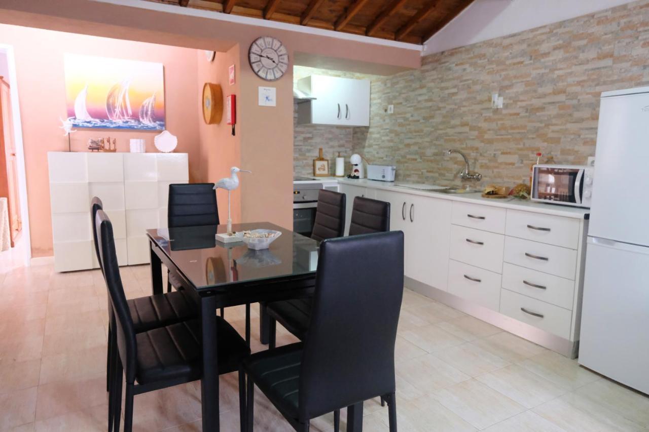 Magnólia - Casa com dois quartos junto ao mar - Renovada em 2022 Mosteiros  Exterior foto